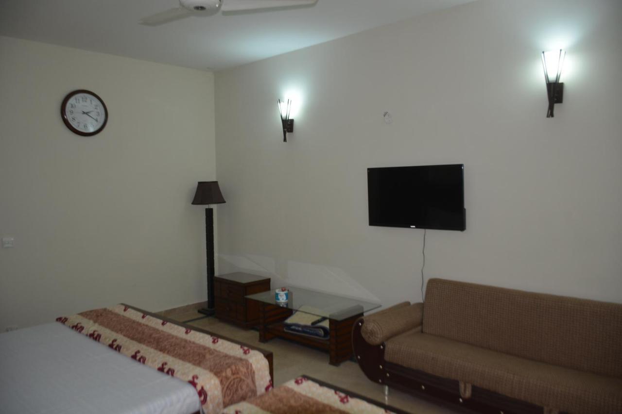 The Travelers Den Hotel Iszlámábád Kültér fotó