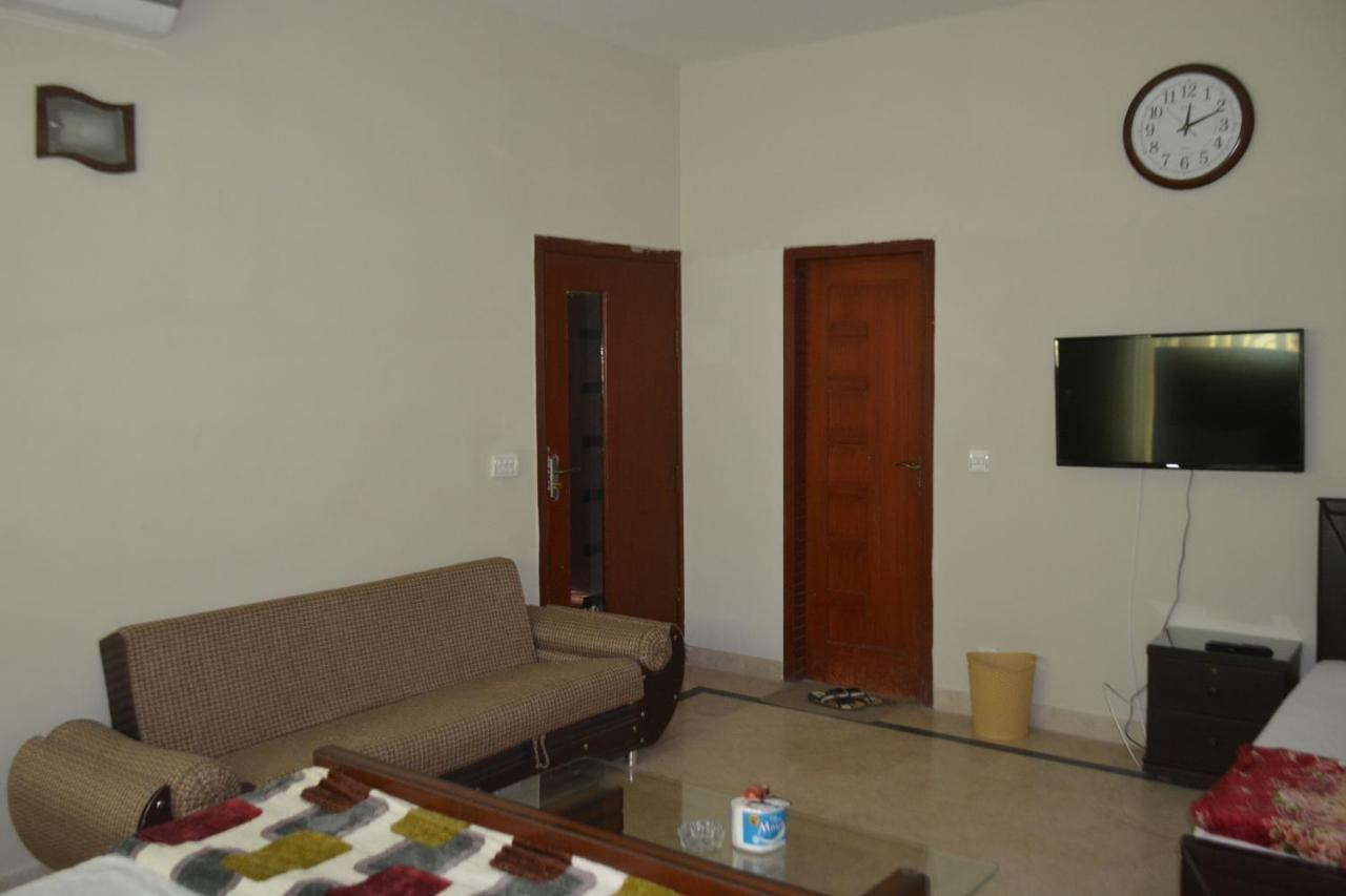 The Travelers Den Hotel Iszlámábád Kültér fotó