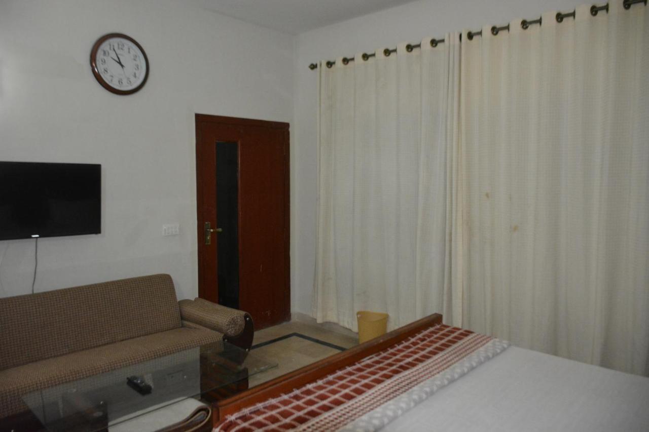 The Travelers Den Hotel Iszlámábád Kültér fotó