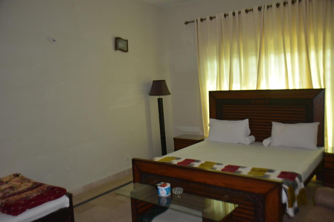 The Travelers Den Hotel Iszlámábád Kültér fotó