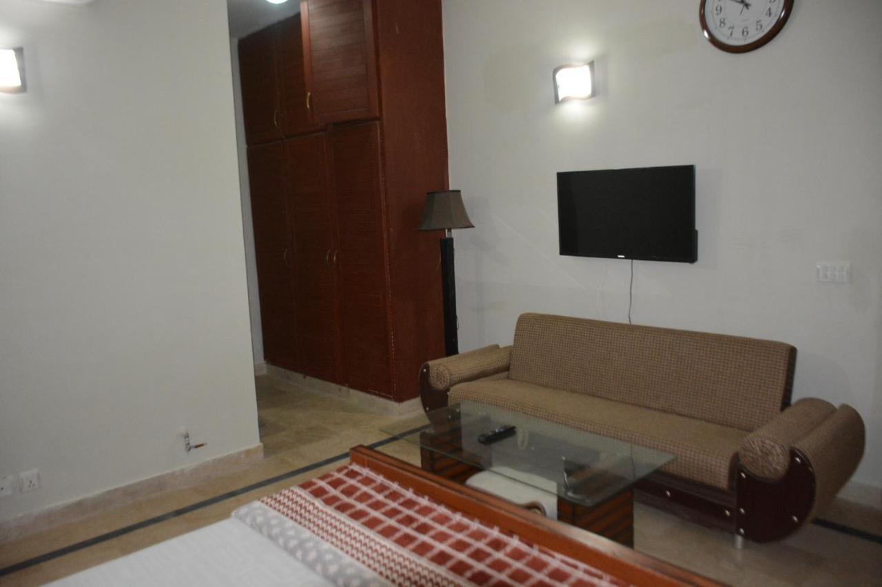 The Travelers Den Hotel Iszlámábád Kültér fotó